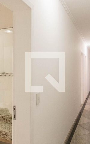 Casa à venda com 400m², 4 quartos e 2 vagas Casa à venda com 400m², 4 quartos e 2 vagasCorredor