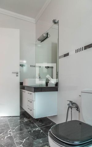Casa à venda com 400m², 4 quartos e 2 vagas Casa à venda com 400m², 4 quartos e 2 vagasBanheiro da Suíte 2