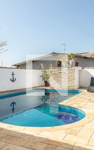 Casa à venda com 400m², 4 quartos e 2 vagas Casa à venda com 400m², 4 quartos e 2 vagasPiscina