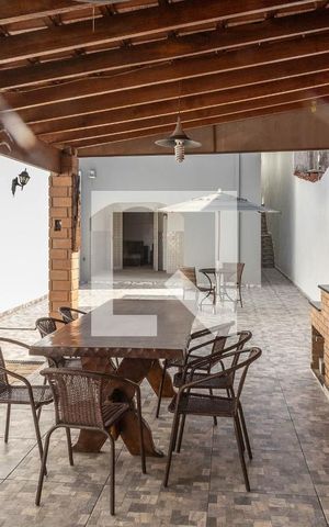 Casa à venda com 400m², 4 quartos e 2 vagas Casa à venda com 400m², 4 quartos e 2 vagasChurrasqueira