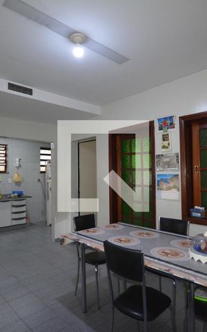 Casa à venda com 650m², 6 quartos e 8 vagasCozinha