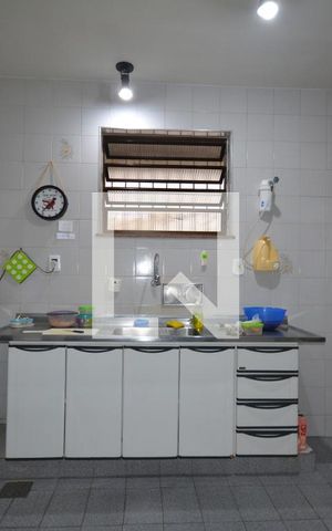 Casa à venda com 650m², 6 quartos e 8 vagasCozinha