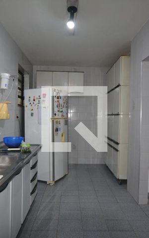 Casa à venda com 650m², 6 quartos e 8 vagasCozinha