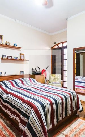 Casa para alugar com 200m², 4 quartos e 1 vaga Casa para alugar com 200m², 4 quartos e 1 vagaQuarto 1