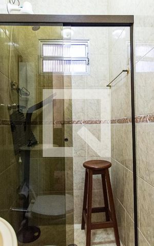Casa para alugar com 200m², 4 quartos e 1 vaga Casa para alugar com 200m², 4 quartos e 1 vagaBanheiro da Suíte