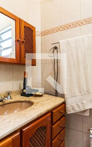 Casa para alugar com 200m², 4 quartos e 1 vaga Casa para alugar com 200m², 4 quartos e 1 vagaBanheiro Social
