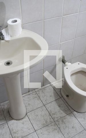 Casa para alugar com 116m², 2 quartos e 2 vagasBanheiro Social