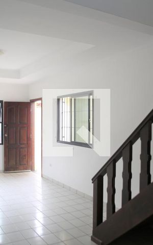 Casa para alugar com 116m², 2 quartos e 2 vagasSala