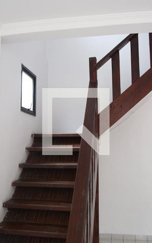 Casa para alugar com 116m², 2 quartos e 2 vagasEscada
