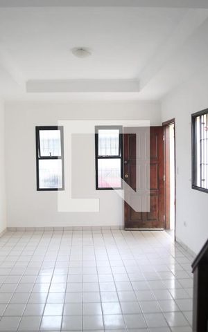 Casa para alugar com 116m², 2 quartos e 2 vagasSala
