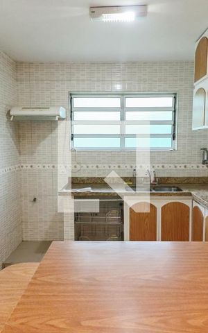 Casa à venda com 190m², 4 quartos e 4 vagas Casa à venda com 190m², 4 quartos e 4 vagasCozinha