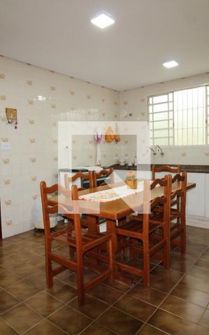 Casa para alugar com 130m², 3 quartos e 3 vagasCozinha