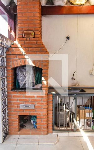 Casa à venda com 200m², 3 quartos e 2 vagas Casa à venda com 200m², 3 quartos e 2 vagasChurrasqueira