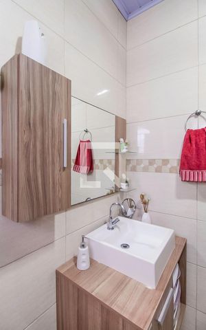 Casa à venda com 200m², 3 quartos e 2 vagas Casa à venda com 200m², 3 quartos e 2 vagasCasa 1 Banheiro