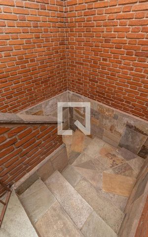 Casa à venda com 400m², 3 quartos e 2 vagasEscada