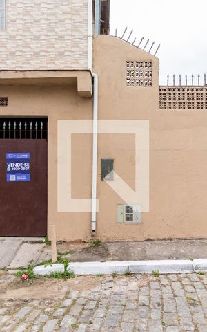 Casa à venda com 120m², 4 quartos e 2 vagas Casa à venda com 120m², 4 quartos e 2 vagasFachada