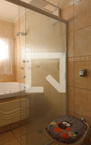 Casa à venda com 270m², 3 quartos e 8 vagasBanheiro da Suíte
