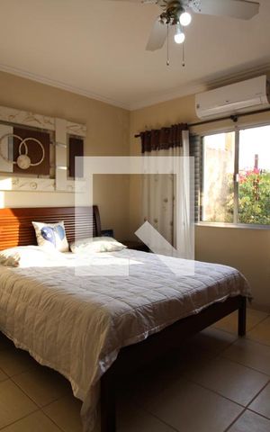 Casa à venda com 270m², 3 quartos e 8 vagasSuíte