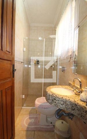 Casa à venda com 270m², 3 quartos e 8 vagasBanheiro 1