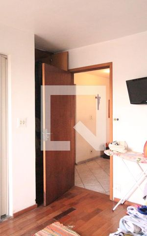 Casa à venda com 250m², 4 quartos e 3 vagasSuíte 2 banheiro 
