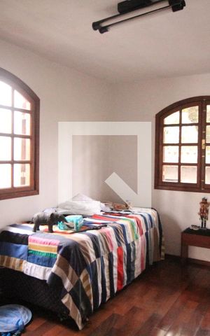 Casa à venda com 250m², 4 quartos e 3 vagasSuíte 