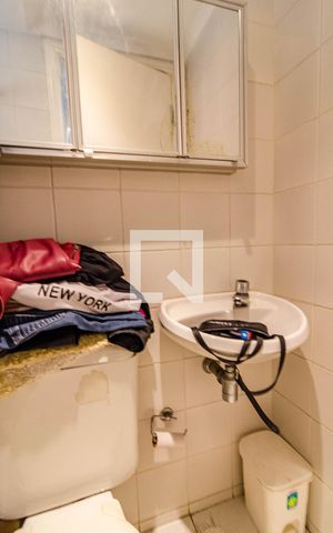 Apartamento à venda com 190m², 3 quartos e 3 vagas Apartamento à venda com 190m², 3 quartos e 3 vagasBanheiro de Serviço
