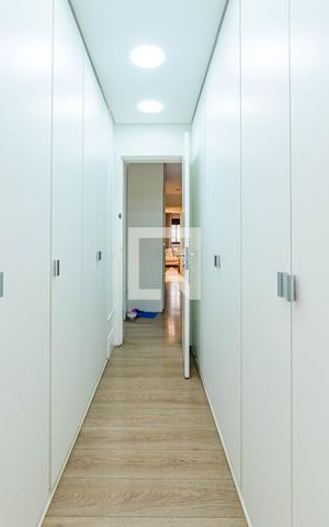 Apartamento à venda com 190m², 3 quartos e 3 vagas Apartamento à venda com 190m², 3 quartos e 3 vagasCloset