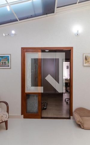Casa à venda com 387m², 3 quartos e 4 vagas Casa à venda com 387m², 3 quartos e 4 vagasÁrea de Luz