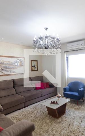 Casa à venda com 387m², 3 quartos e 4 vagas Casa à venda com 387m², 3 quartos e 4 vagasSala de TV
