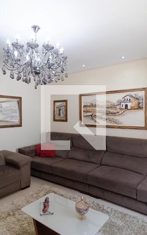 Casa à venda com 387m², 3 quartos e 4 vagas Casa à venda com 387m², 3 quartos e 4 vagasSala de TV
