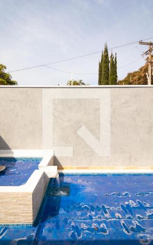 Casa à venda com 387m², 3 quartos e 4 vagas Casa à venda com 387m², 3 quartos e 4 vagasPiscina