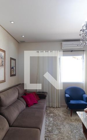 Casa à venda com 387m², 3 quartos e 4 vagas Casa à venda com 387m², 3 quartos e 4 vagasSala de TV