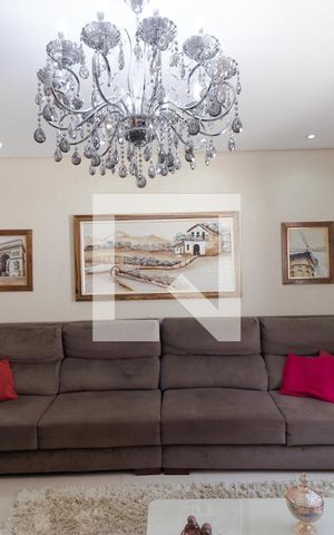 Casa à venda com 387m², 3 quartos e 4 vagas Casa à venda com 387m², 3 quartos e 4 vagasSala de TV