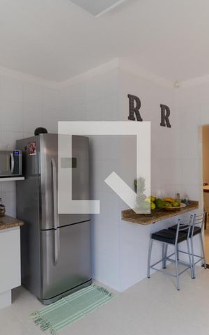 Casa à venda com 387m², 3 quartos e 4 vagas Casa à venda com 387m², 3 quartos e 4 vagasCozinha