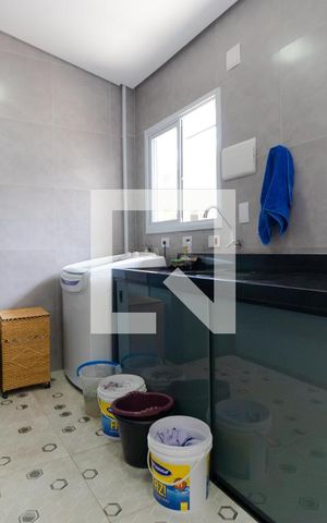 Casa à venda com 387m², 3 quartos e 4 vagas Casa à venda com 387m², 3 quartos e 4 vagasÁrea de Serviço