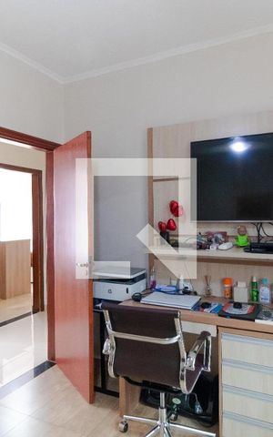 Casa à venda com 387m², 3 quartos e 4 vagas Casa à venda com 387m², 3 quartos e 4 vagasQuarto 02