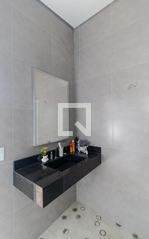 Casa à venda com 387m², 3 quartos e 4 vagas Casa à venda com 387m², 3 quartos e 4 vagasBanheiro 02