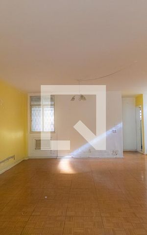 Casa à venda com 450m², 5 quartos e 3 vagas Casa à venda com 450m², 5 quartos e 3 vagasSala