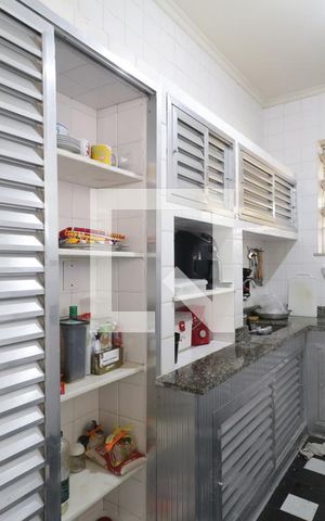 Casa à venda com 450m², 5 quartos e 3 vagas Casa à venda com 450m², 5 quartos e 3 vagasCozinha