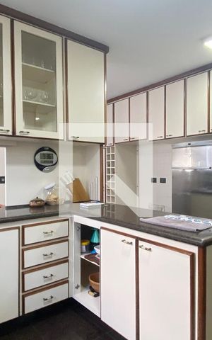 Casa de condomínio à venda com 500m², 4 quartos e 6 vagasCozinha