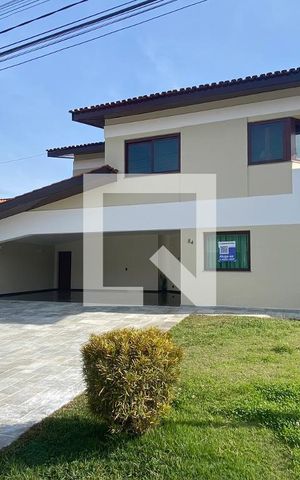Casa de condomínio à venda com 500m², 4 quartos e 6 vagasFachada