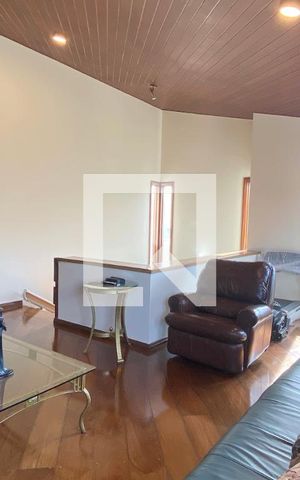Casa de condomínio à venda com 500m², 4 quartos e 6 vagasSala de TV