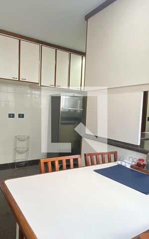 Casa de condomínio à venda com 500m², 4 quartos e 6 vagasCopa