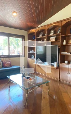 Casa de condomínio à venda com 500m², 4 quartos e 6 vagasSala de TV