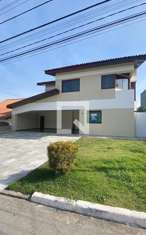 Casa de condomínio à venda com 500m², 4 quartos e 6 vagasFachada