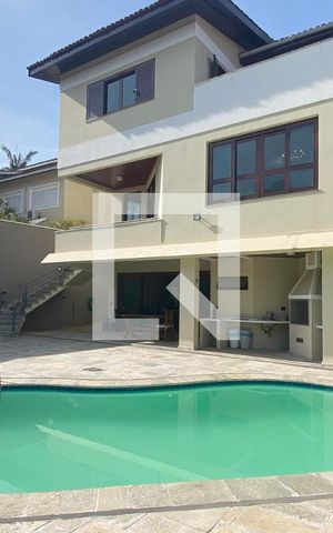Casa de condomínio à venda com 500m², 4 quartos e 6 vagasPiscina