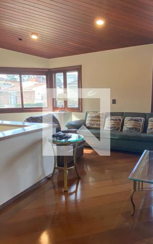 Casa de condomínio à venda com 500m², 4 quartos e 6 vagasSala de TV