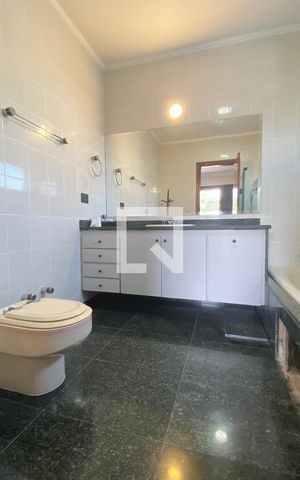 Casa de condomínio à venda com 500m², 4 quartos e 6 vagasBanheiro da Suíte 2