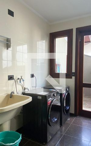 Casa de condomínio à venda com 500m², 4 quartos e 6 vagasÁrea de Serviço