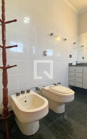 Casa de condomínio à venda com 500m², 4 quartos e 6 vagasBanheiro da Suíte 2
